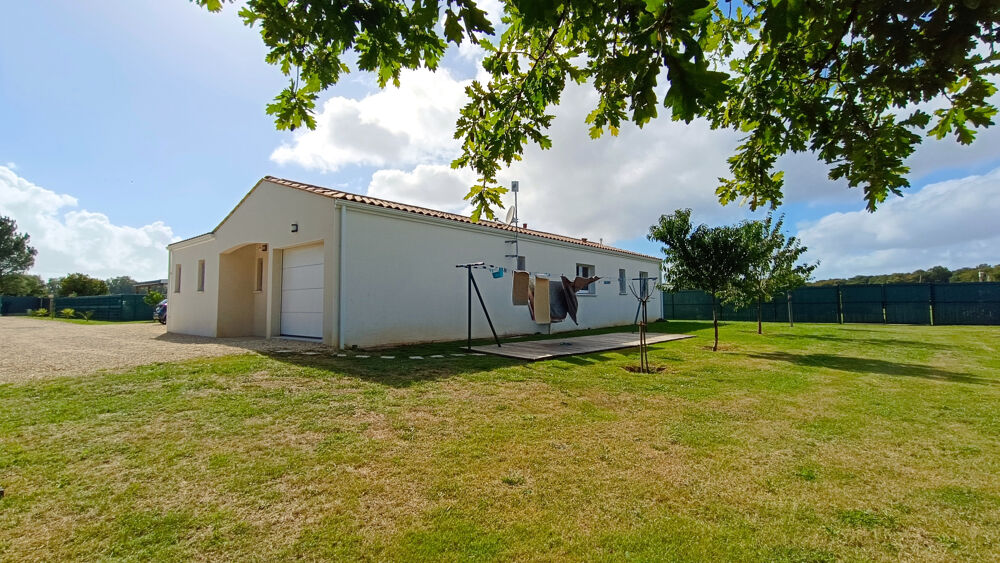 Vente Maison Maison de plain pied construite en 2022, 3 chambres, piscine et terrain clos de 2339 m2 St germain du seudre