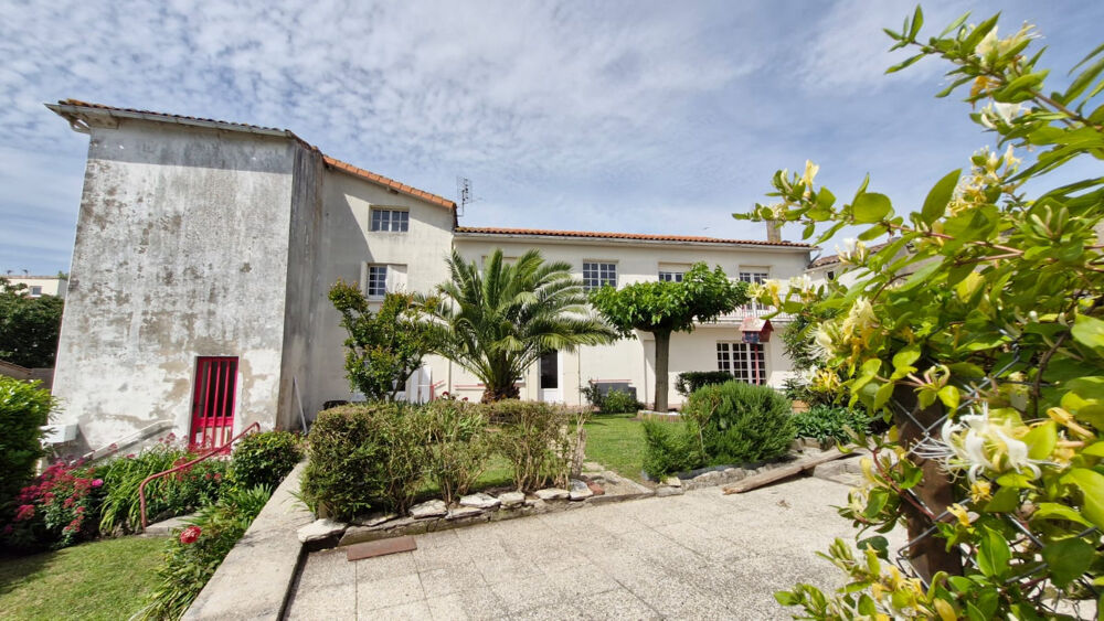 Vente Maison Maison de 184 m2, 5 ch, grenier 215 m2, dépendances, Mortagne-sur-Gironde Mortagne sur gironde