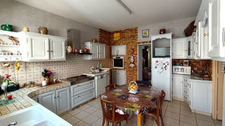Vente Maison Longère charentaise divisée en deux logements  92m2 et 170 m2 avec garage et atelier St genis de stonge