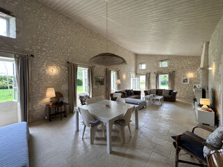 Vente Maison Maison charentaise de plain pied de 171 m2, sur un terrain de 3452 m2 Floirac
