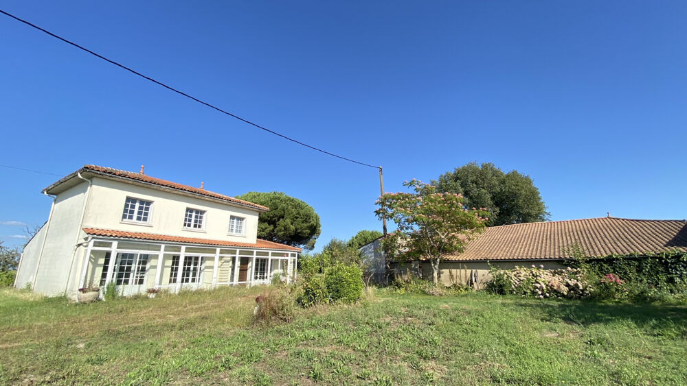Vente Maison Maison de 116m2 avec dépendances et ancienne distillerie proche de l'estuaire et des plages Chenac st seurin d uzet