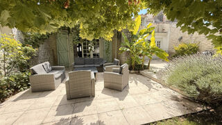 Vente Maison Maison charentaise 240 m2, 4ch avec jardin clos, proche des plages Semussac