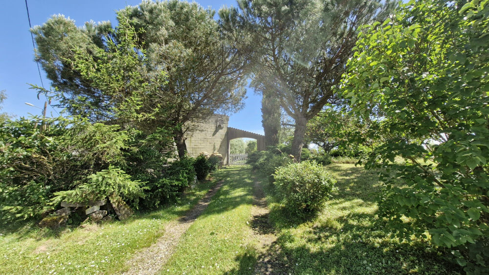 Vente Maison 2 Maisons à rénover entièrement, garage, terrain 1636 m2 Lorignac