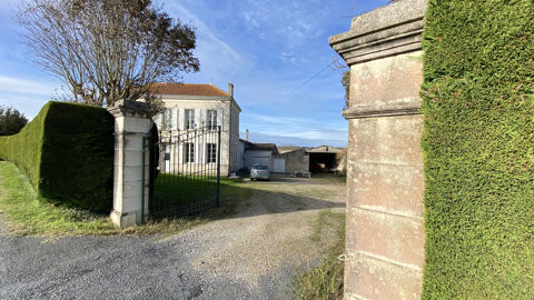   Superbe proprit avec dpendances d'un total de 590m2 au milieu de son parc arbor proche de l'estuaire Proprit/chteau - 8 pice(s) - 280 m