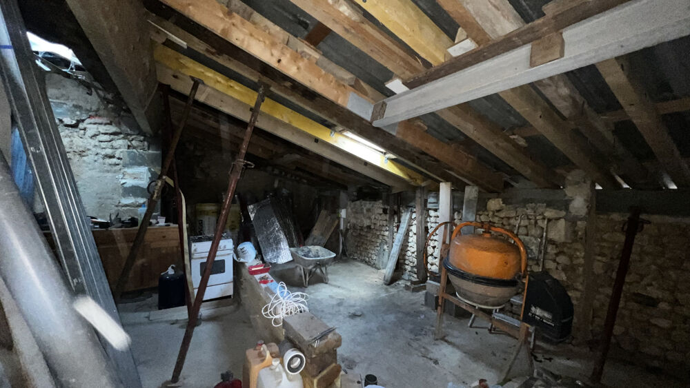 Vente Maison Maison à finir de rénover 2 chambres proche Mirambeau terrain 233m2 St bonnet sur gironde