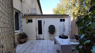 Vente Maison Maison, bourg de Mortagne de 160 m2, 2 ch, atelier et cour Mortagne sur gironde