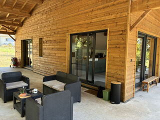 Vente Maison MAISON CONTEMPORAINE EN BOIS, 3 CHAMBRES AVEC LEUR SALLE D'EAU, JARDIN 3800 M2 St bonnet sur gironde