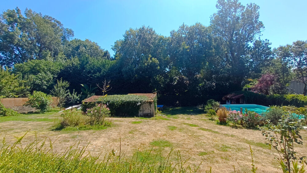Vente Maison Maison en pierres rénovée de 180 m2, 5 chambres sur terrain clos et arboré de 1750 m2. Chenac st seurin d uzet