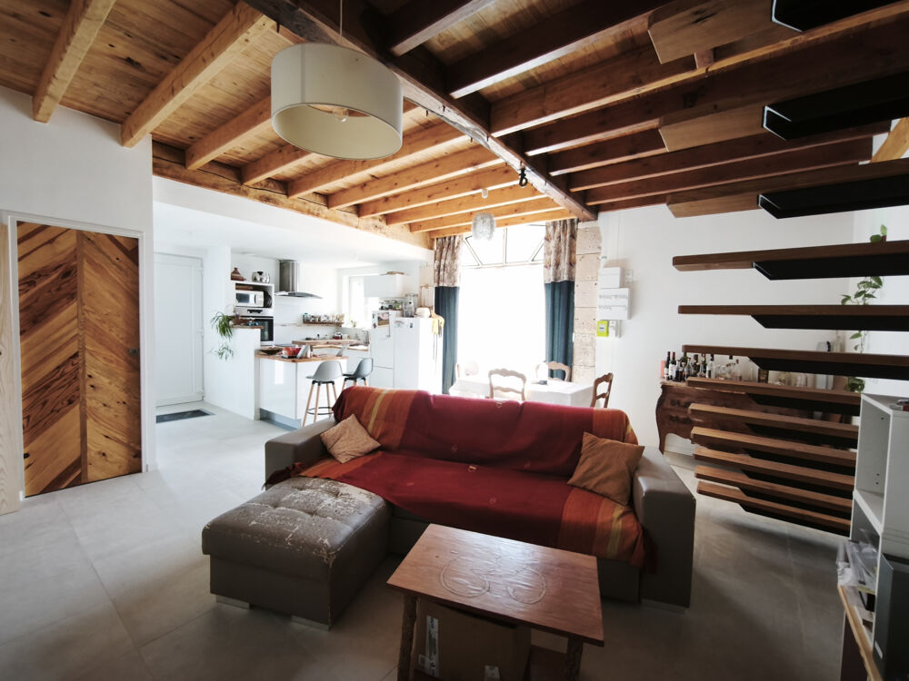 Vente Maison Maison en pierres rénovée 3 chambres, jardin clos au coeur de Saint-Genis-de-Saintonge St genis de stonge
