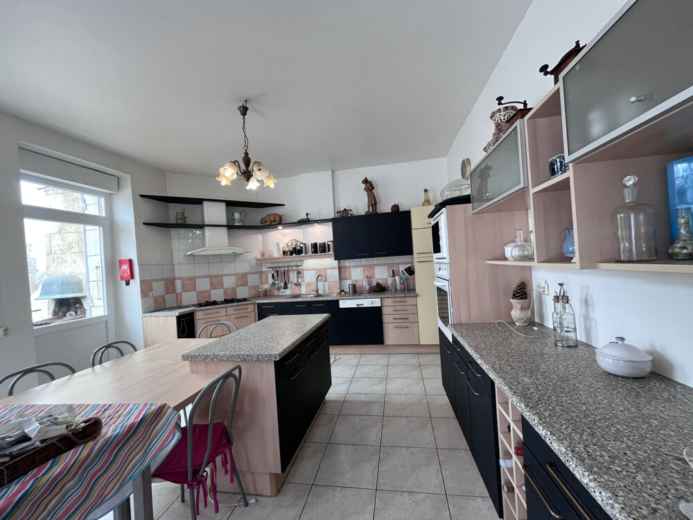 Vente Maison MAISON 322 M2 AVEC GRENIER, CAVE, JARDIN 2365 M2, BOURG DE MORTAGNE Mortagne sur gironde