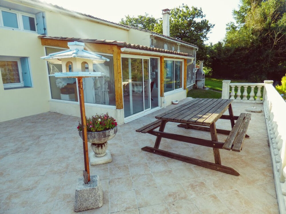 Vente Maison Propriété avec dépendance d'environ 285m2 près du pittoresque port de Chenac Chenac st seurin d uzet