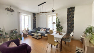 Vente Maison Maison de ville en pierres ou immeuble de rapport plein centre Gémozac (17260) 222 m2 avec jardin et terrasse Gemozac