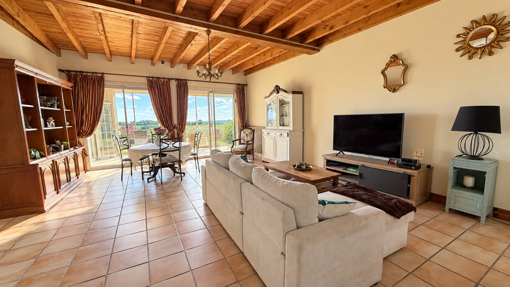 Vente Maison Vue magnifique sur l'estuaire pour cette authentique propriété viticole et ses grandes dépendances en pierres Floirac