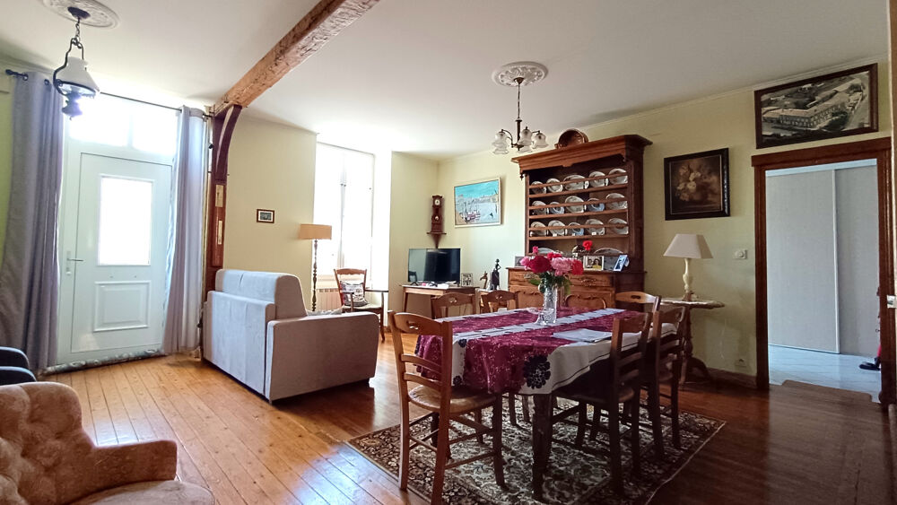 Vente Maison Longère charentaise divisée en deux logements  92m2 et 170 m2 avec garage et atelier St genis de stonge