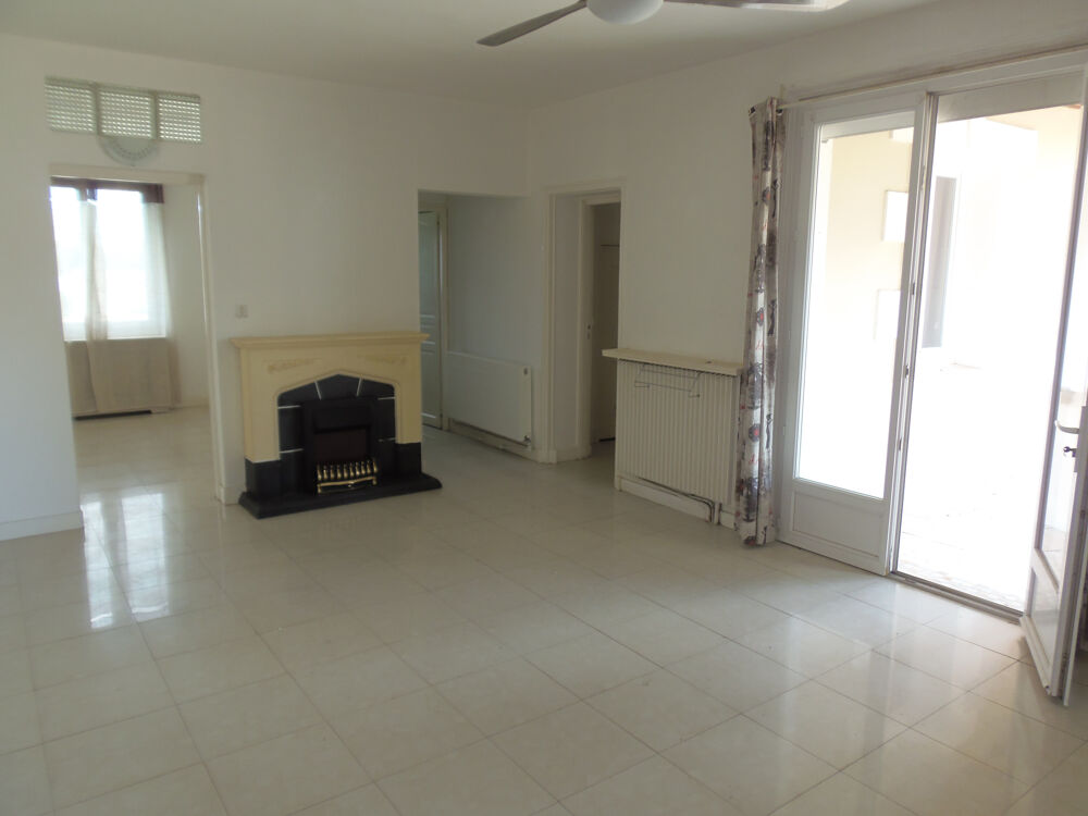 Vente Maison Grande maison individuelle de 4 chambres avec piscine située au bord de la ville. St fort sur gironde
