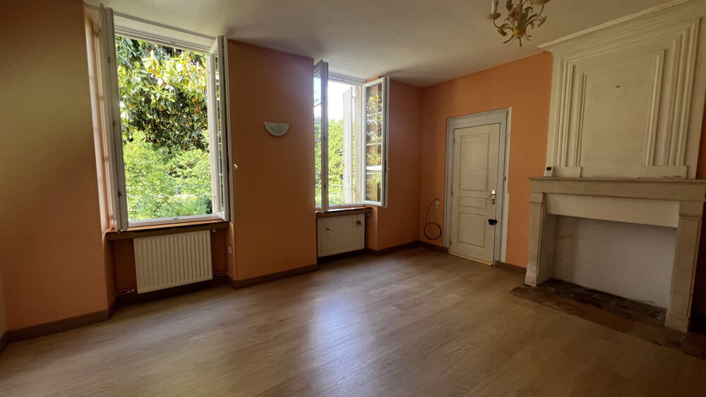 Propriété de 285 m2, 5 chambres, grand studio, jardin plein de charme avec bief
