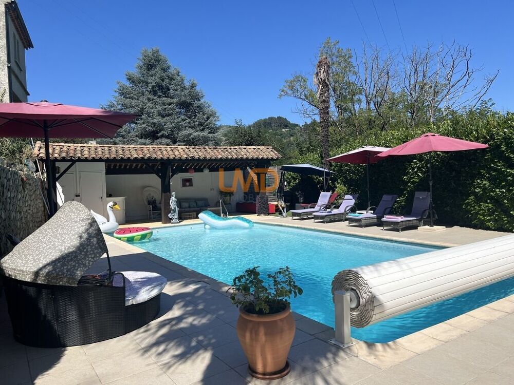 Propriété de charme avec piscine au bord de lArdèche
