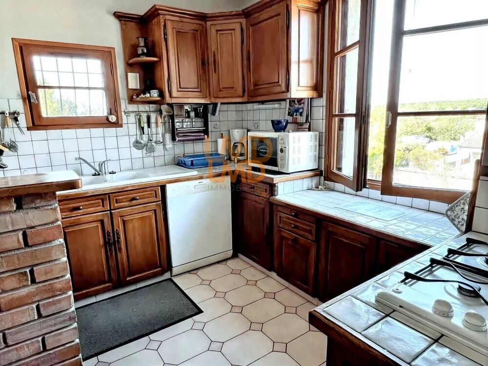 Spacieuse maison familiale de 6 pièces avec piscine et terrain a