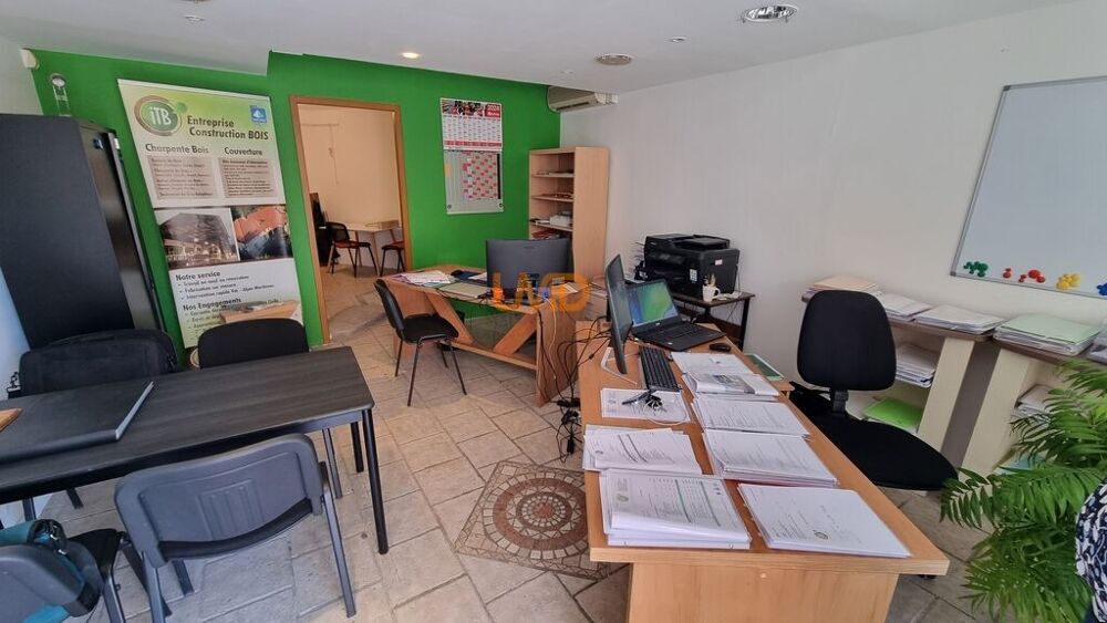 Le muy (83490)  maison de village appartements et commerce