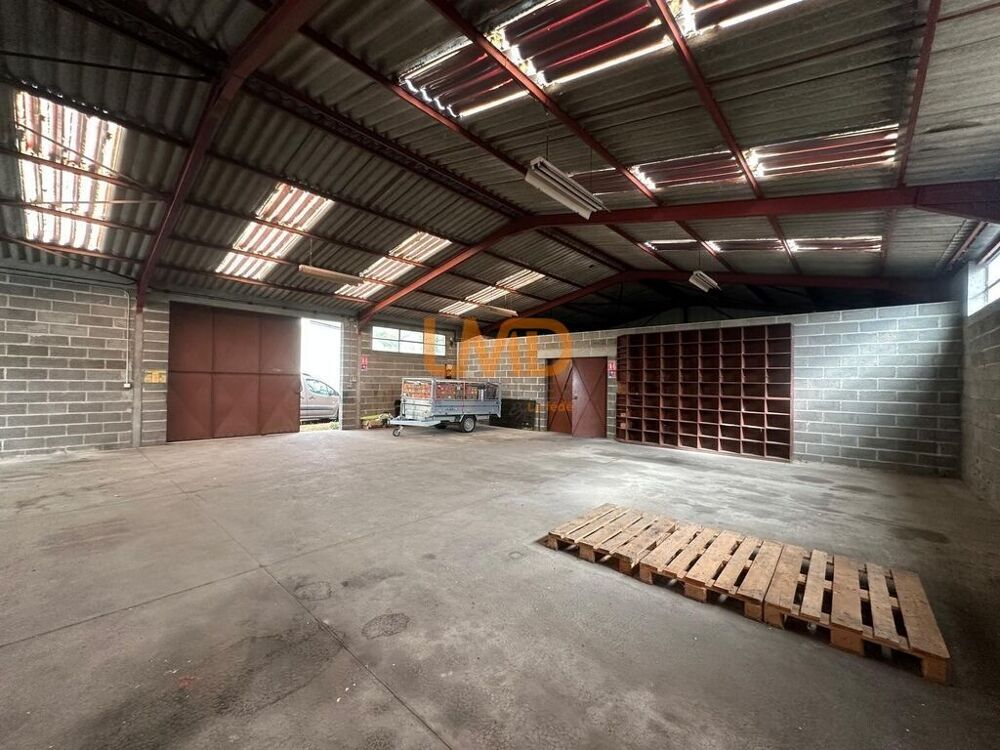   Entrepôt de 250 m²  -Mondoubleau - 22 min Vendôme 