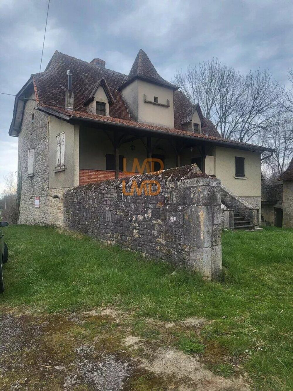 Vente Maison corps de ferme et sa longère en pierre  avec terrain à Villeneuv Villeneuve