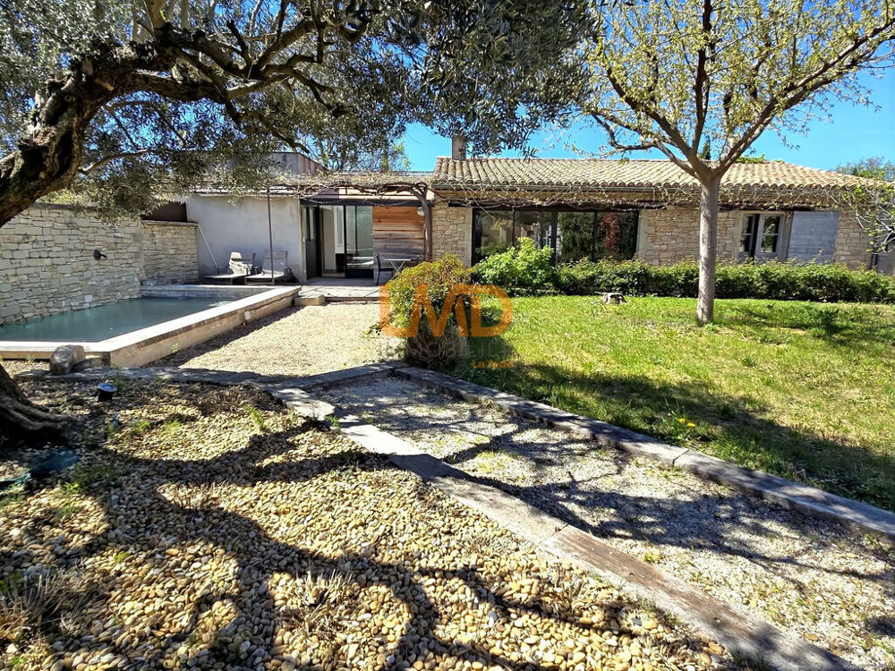 Propriété avec 2 habitations, piscine et dépendances