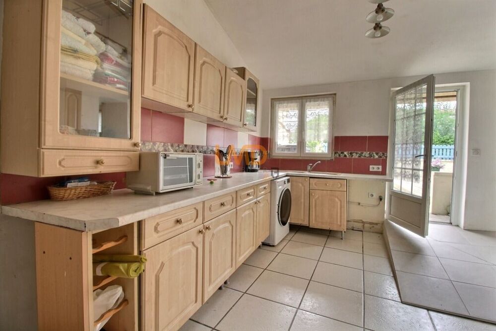Maison 6 pièces 141 m² · à Les Eglises d'Argenteuil · 141 m² · 150 000 €