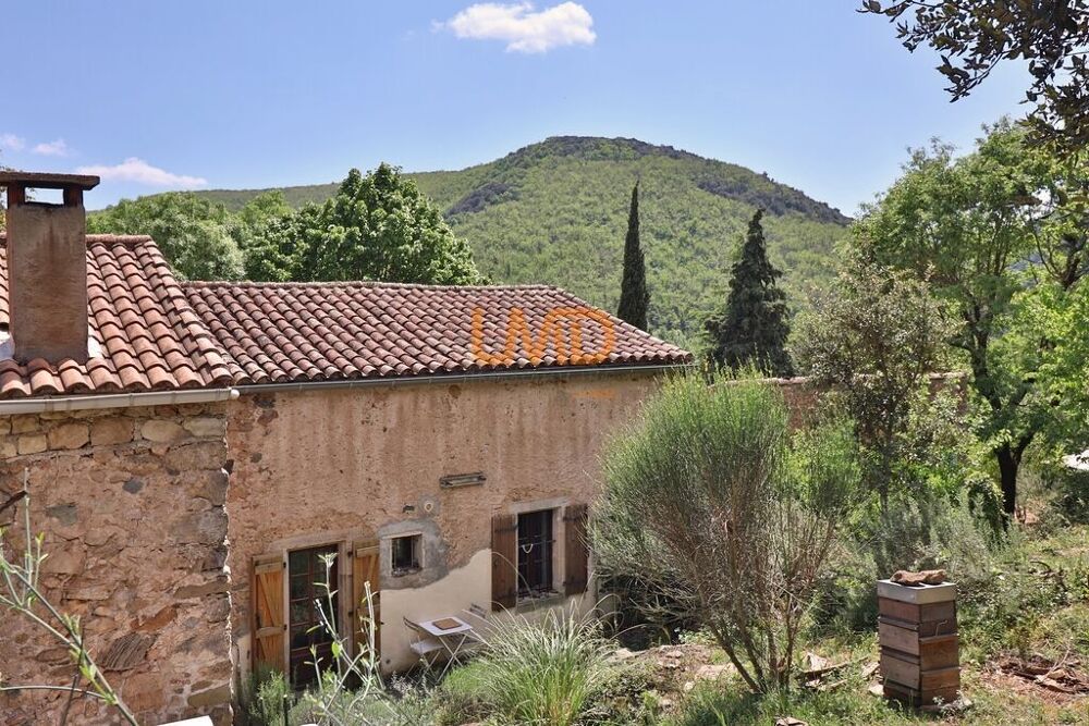 Charmante maison en pierre avec dépendance et terrain boisé
