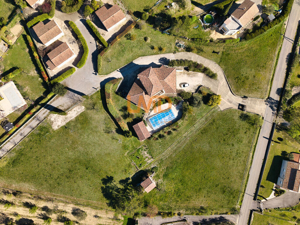 Villa d'exception de 210 M² + 7 000 M² de terrains constructible