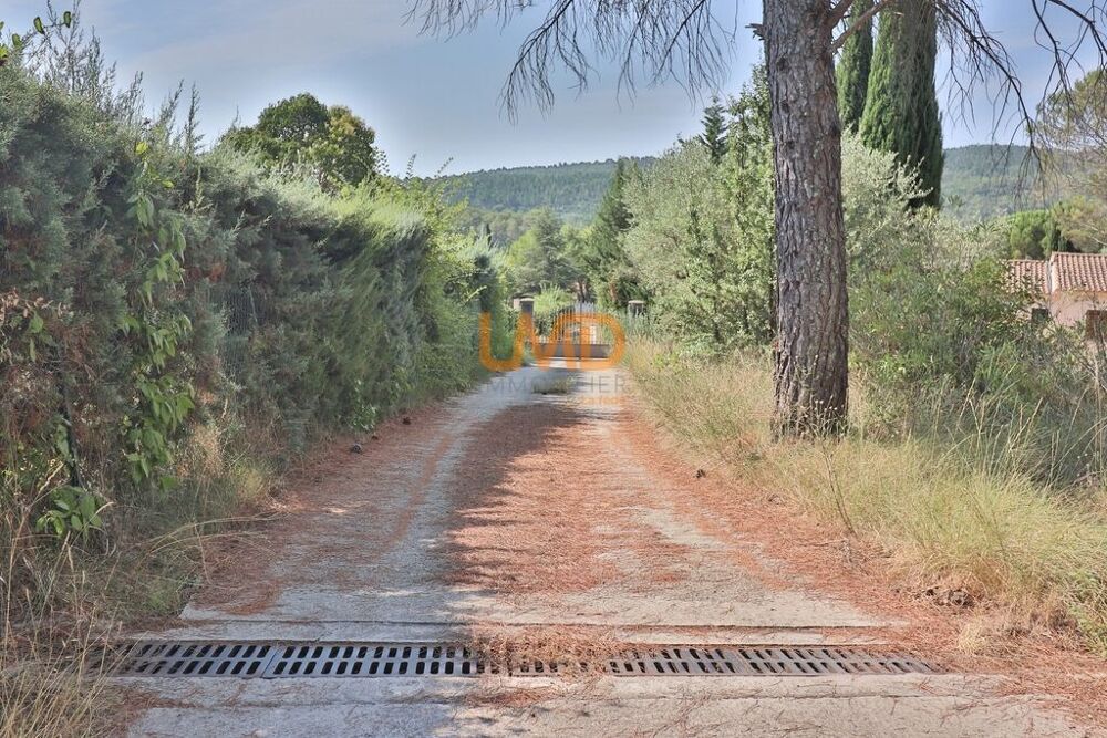 Vente Terrain Le Val: terrain constructible de 1300m2 Le val