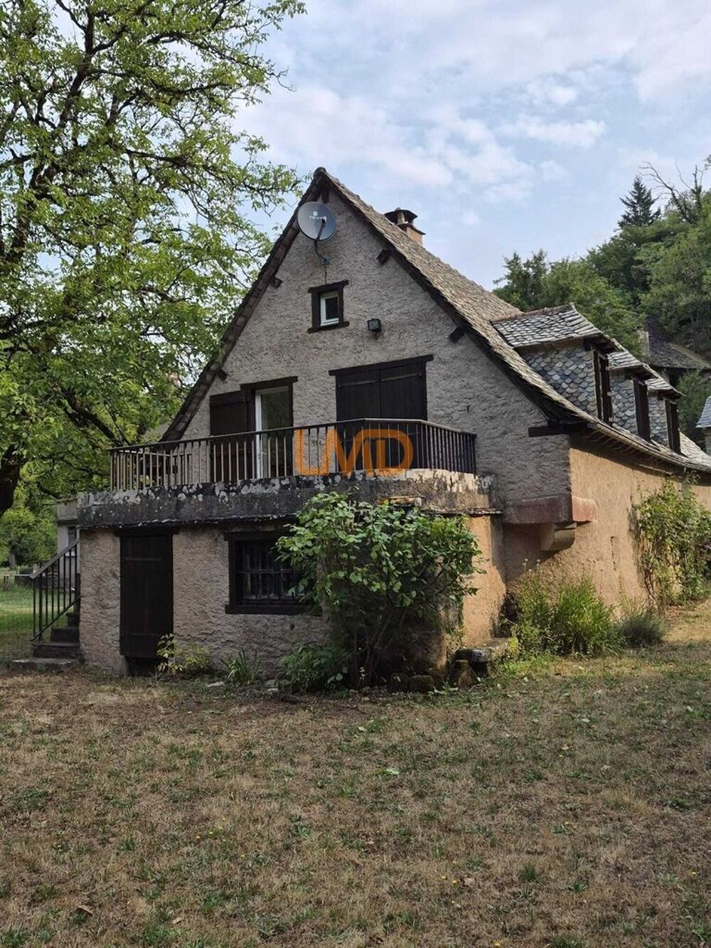 Ancien moulin en pierre rénové avec terrain