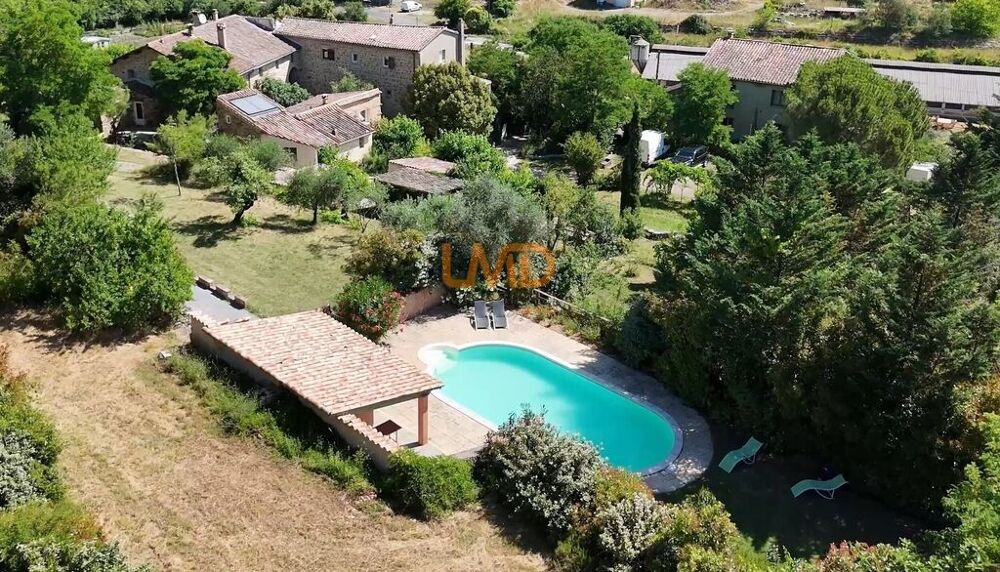 Propriété de caractère avec 2 gîtes, piscine et terrain construc