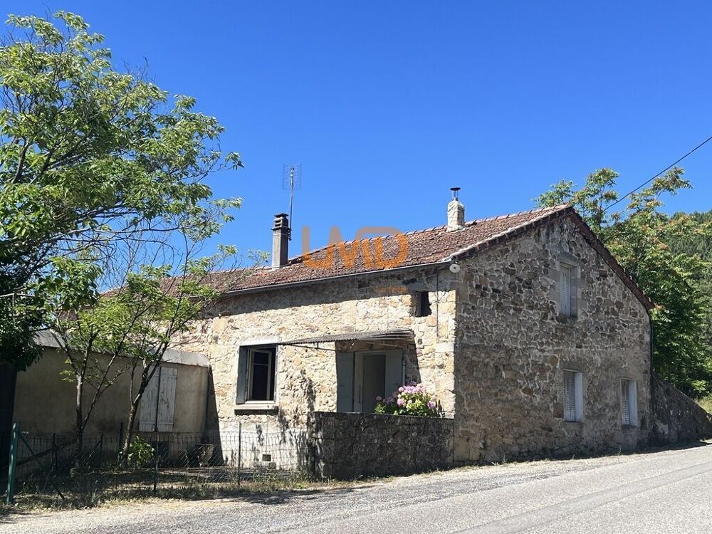Maison en pierre à rénover avec caves à Mercuer