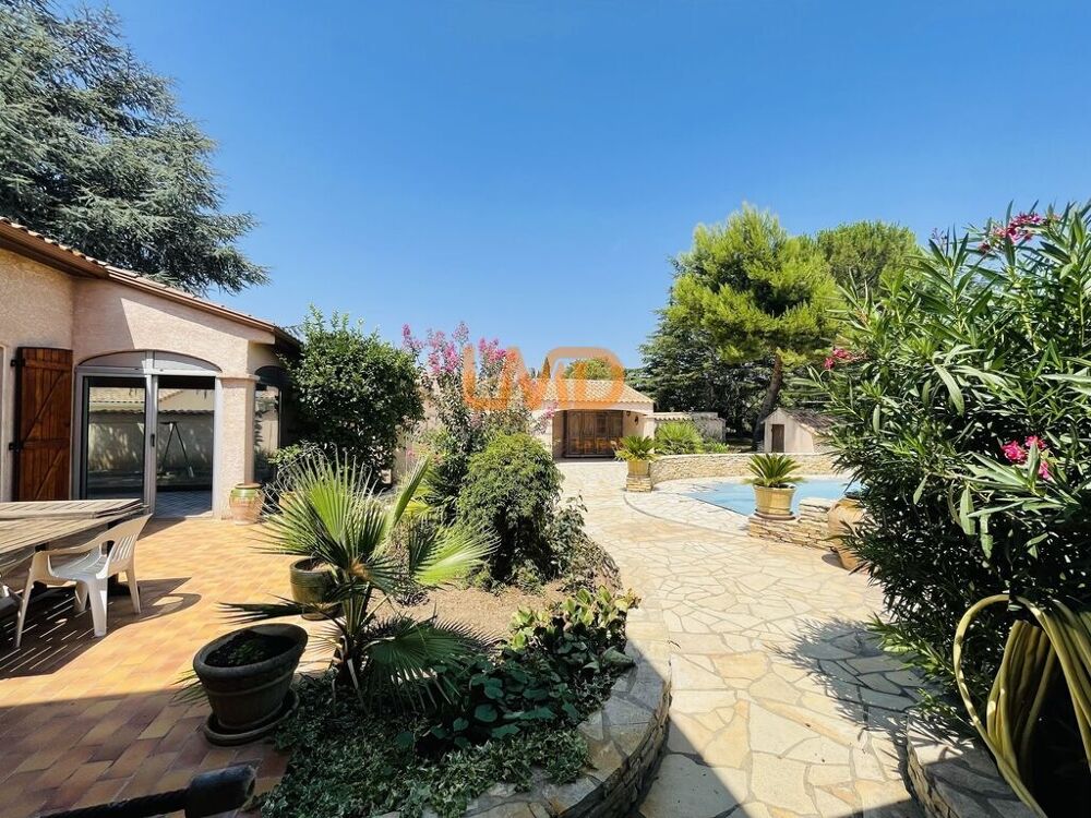 Propriété T5 avec piscine, parc, garages
