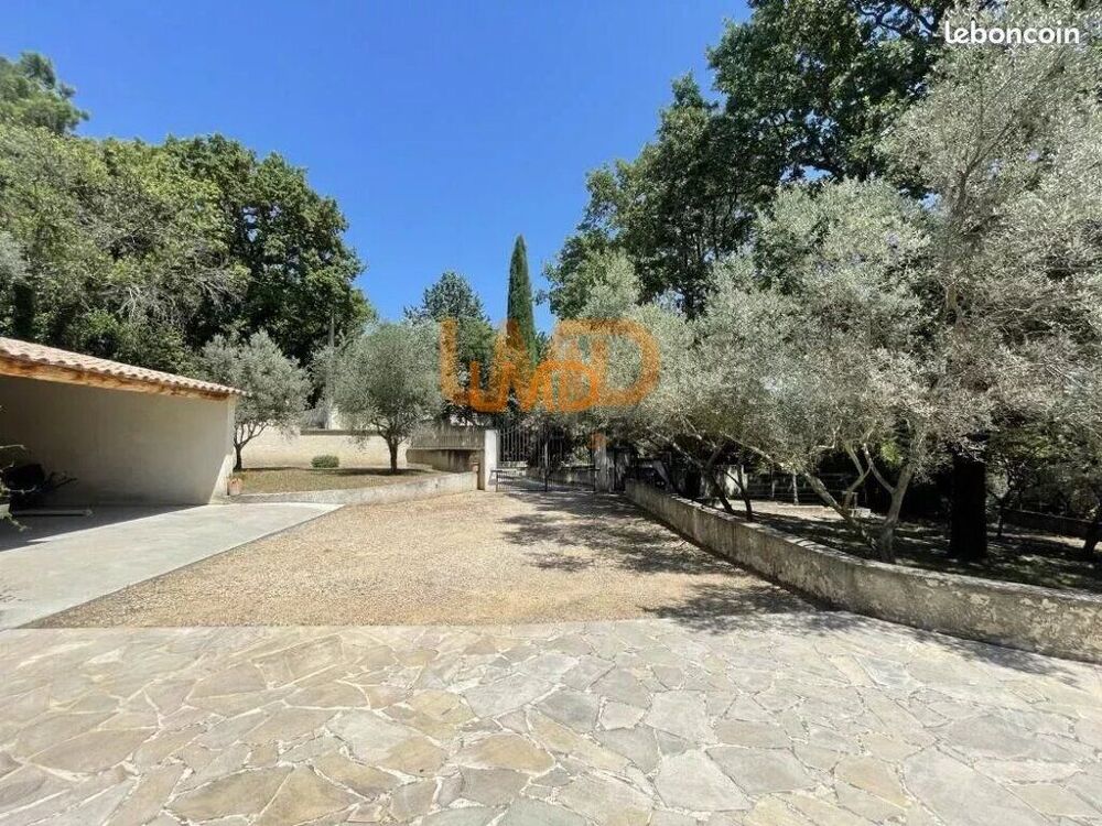 Villa avec gîte sur 6200m2 de terrain, Piscine. Garage