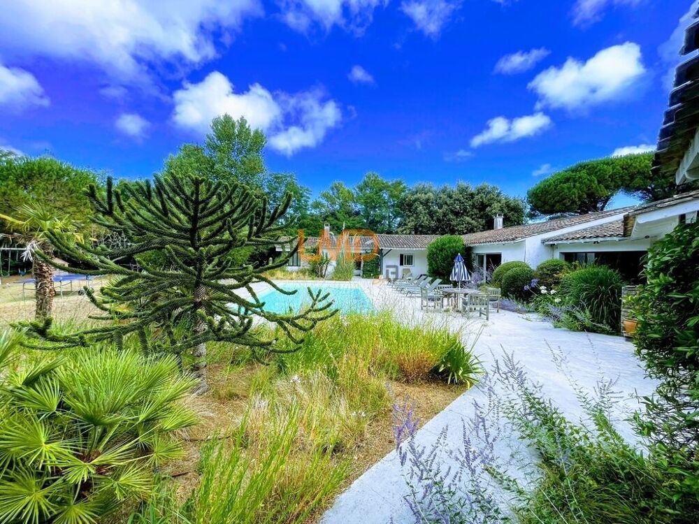 Maison familiale avec piscine chauffée  Proximité plage