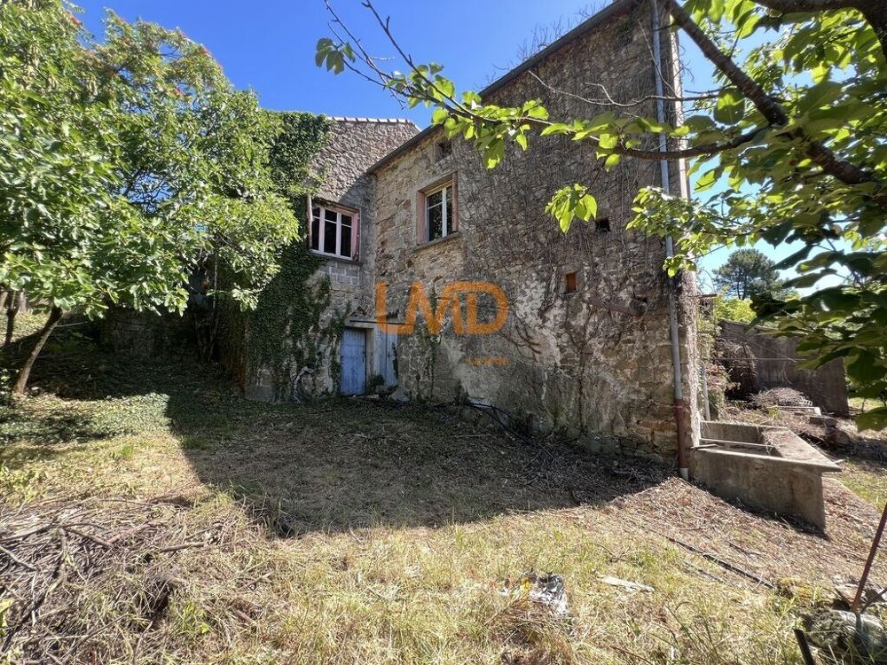 Maison en pierre à rénover avec caves à Mercuer