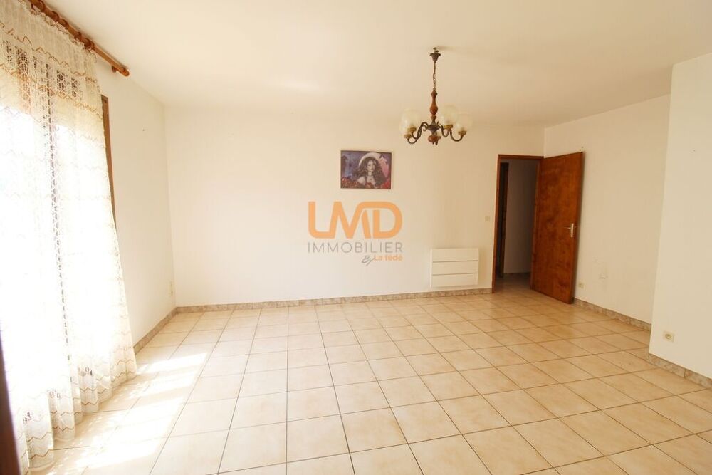 Villa plain pied avec jardin plus garage.