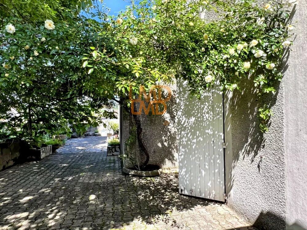 Spacieuse maison familiale de 6 pièces avec piscine et terrain a