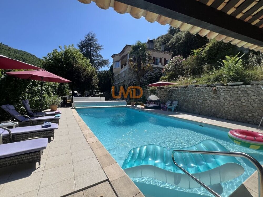 Propriété de charme avec piscine au bord de lArdèche