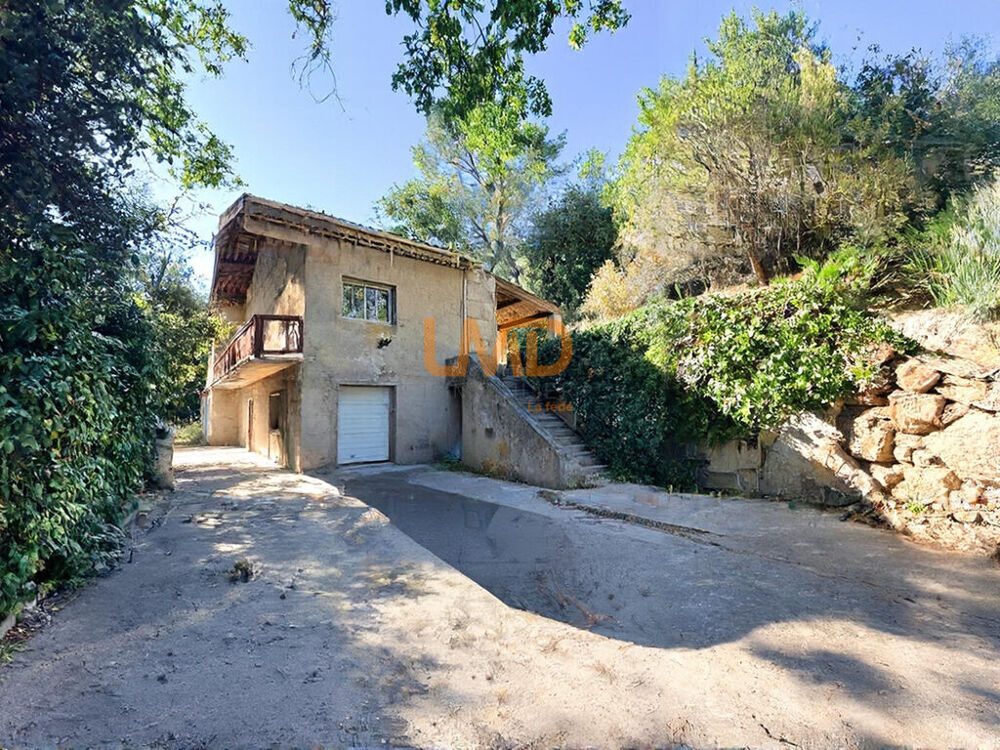 Maison familiale 4 chambres avec vaste terrain à Callas