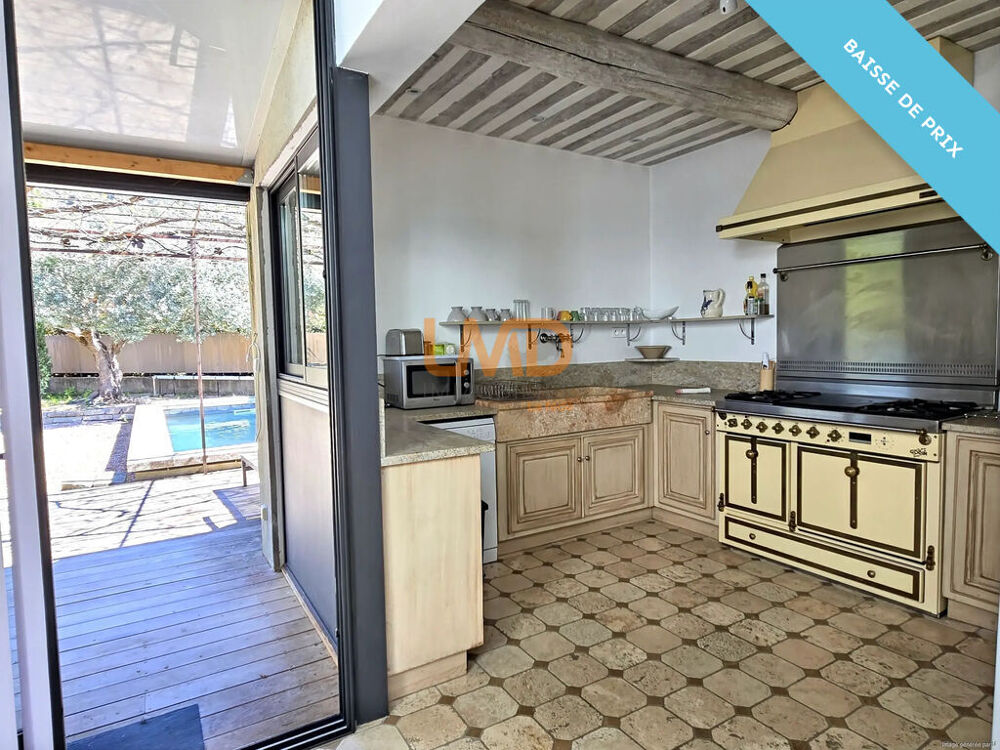 Propriété avec 2 habitations, piscine et dépendances