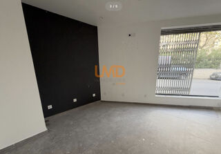   Local commercial Nimes