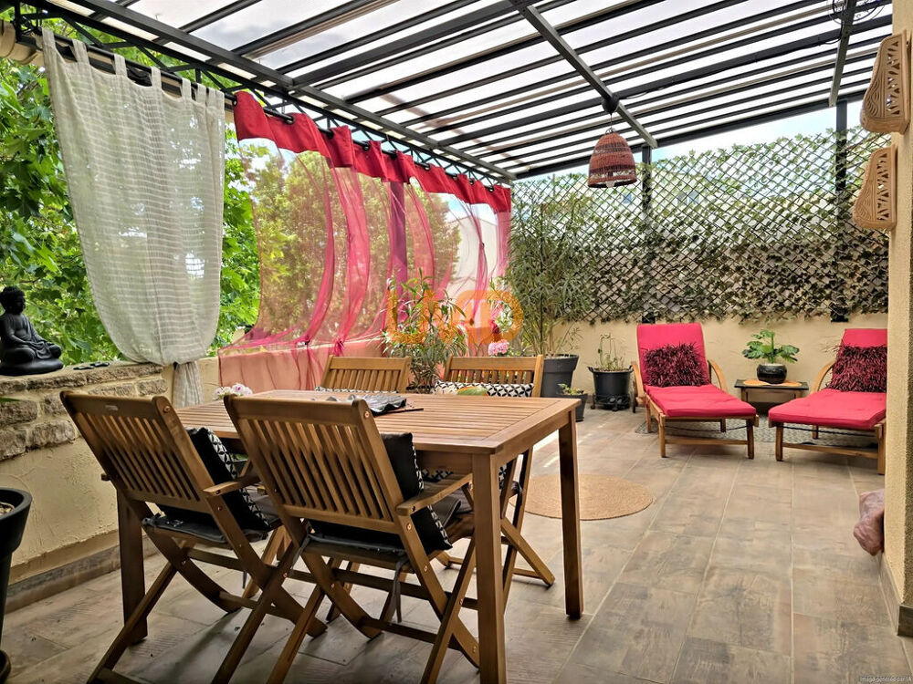 Appartement en ville : terrasse, garage et vue sur la colline !