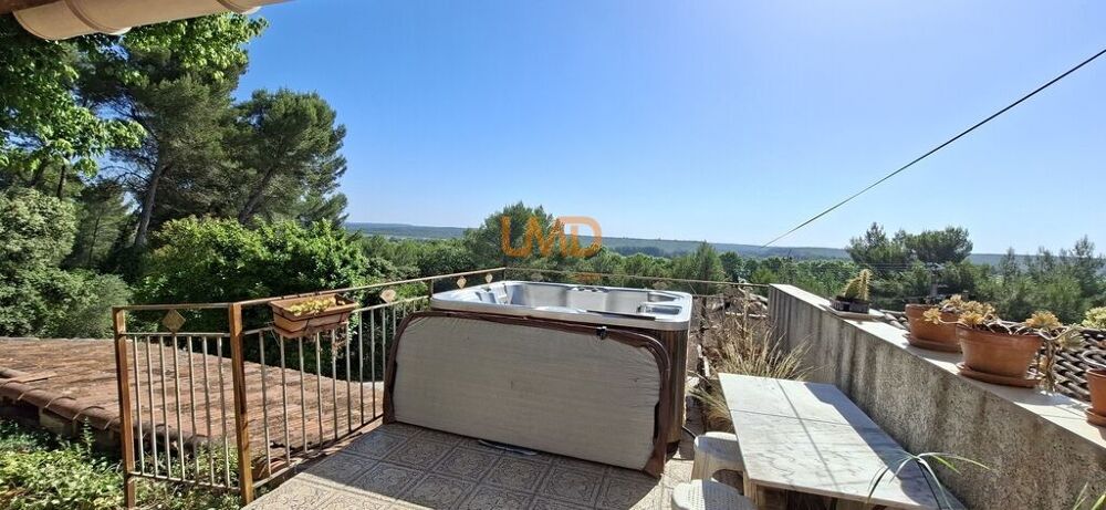 un cocon dans la garrigue avec vue