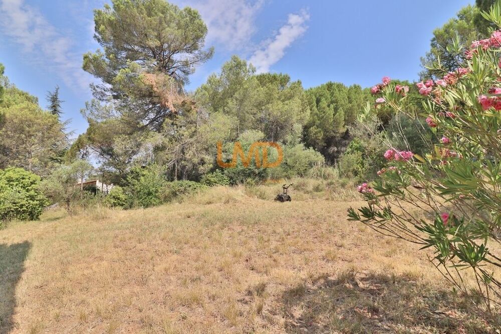 Vente Terrain Le Val: terrain constructible de 1300m2 Le val