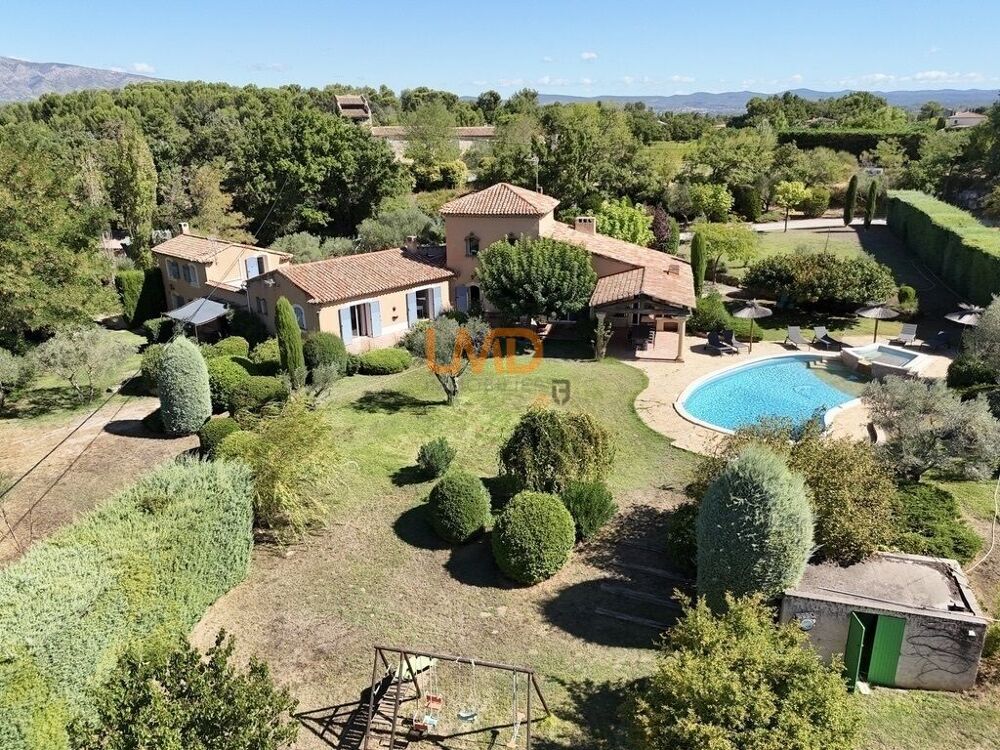Trets: maison, appartement et studio sur 11000m2 de terrain