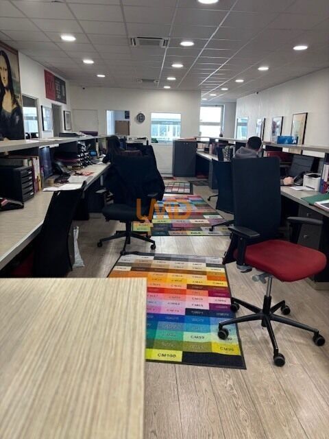 bureaux 570m2 1950000 93100 Montreuil