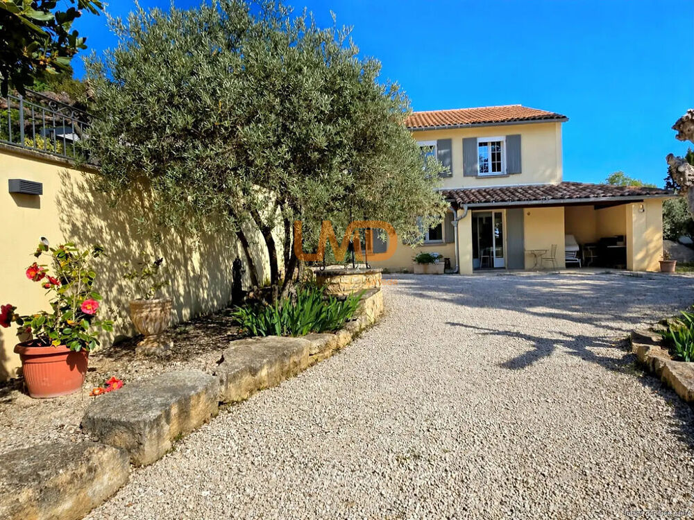Propriété avec gîte indépendant, 2 grands garages et vue dégagée
