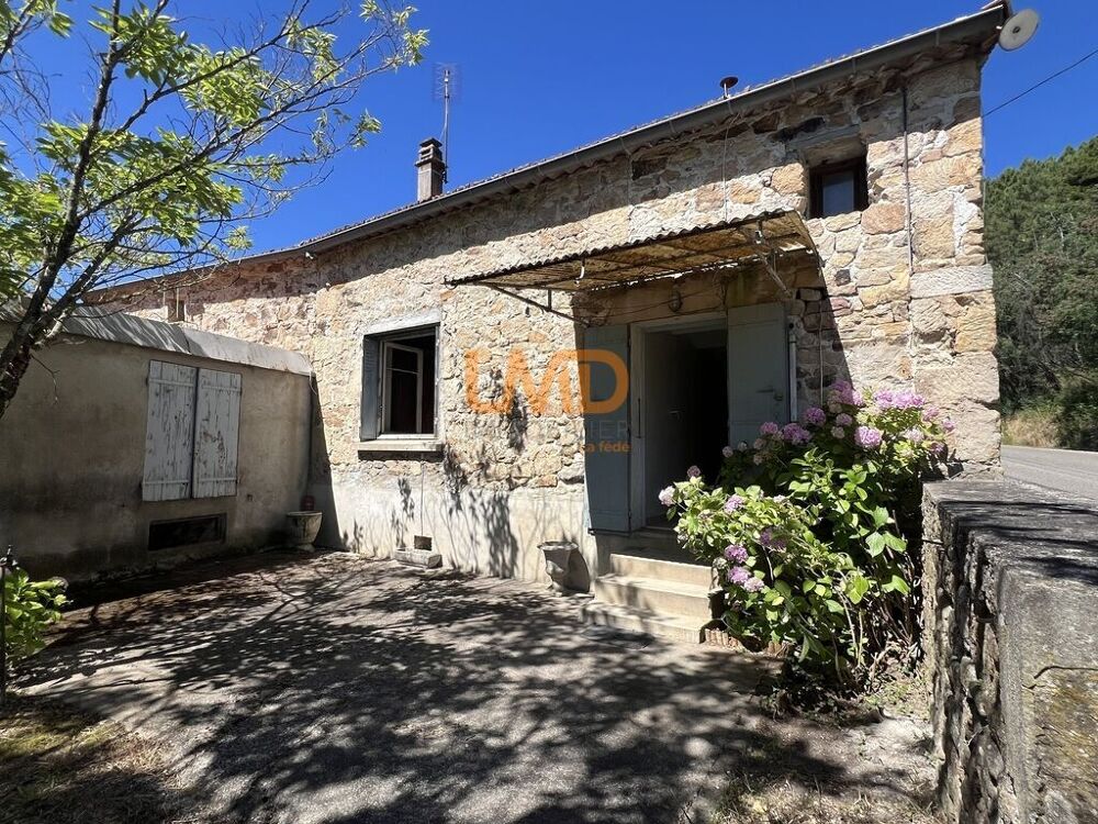 Maison en pierre à rénover avec caves à Mercuer